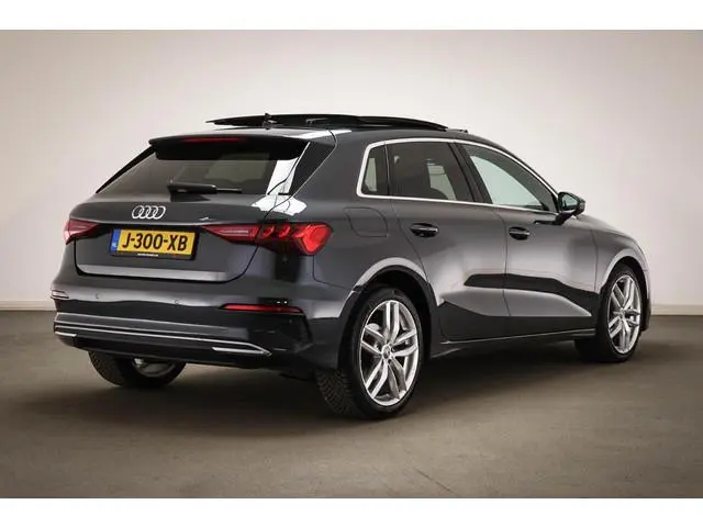 Audi A3 Sportback 35 TFSI Business edition | VIRTUAL COCKPIT | PANORAMADAK | STOELVERWARMING | ACC |...
