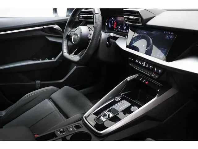 Audi A3 Sportback 35 TFSI Business edition | VIRTUAL COCKPIT | PANORAMADAK | STOELVERWARMING | ACC |...