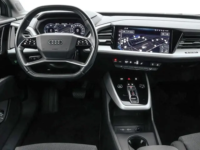 Audi Q4 e-tron 40 Edition 77 kWh 204pk · SOH 96% · Camera · Keyless · Head-Up Display · ACC · Sports...