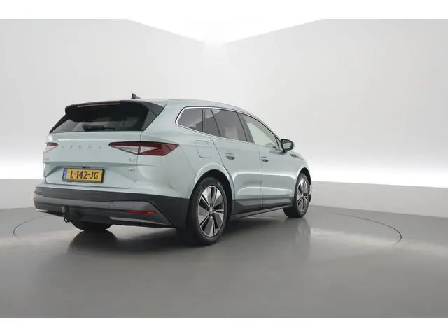 ŠKODA Enyaq iV 60 | RIJKLAAR!! | Warmtepomp | Adapt. Cruise | Trekhaak | Stoel- Stuurverw. | Memory...