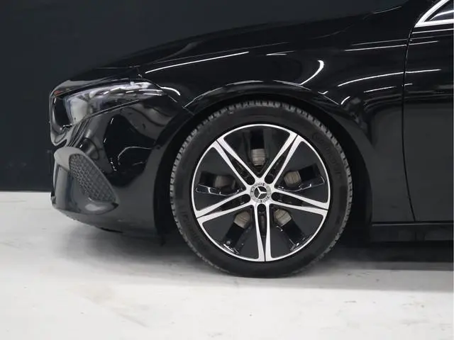 Mercedes-Benz A-klasse 180 Luxury Line [ADAPTIVE CRUISE, APPLE CARPLAY, ANDROID, STOELVERWARMING, DI...