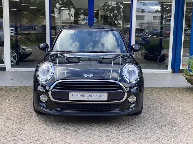 MINI 3-Deurs 1.5 Cooper Serious Business Keyless Entry / Automatsiche Airco / John Cooper Works Stuu...