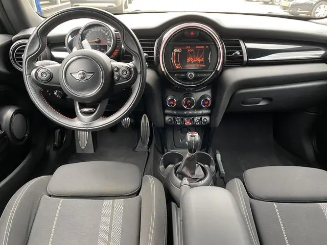 MINI 3-Deurs 1.5 Cooper Serious Business Keyless Entry / Automatsiche Airco / John Cooper Works Stuu...