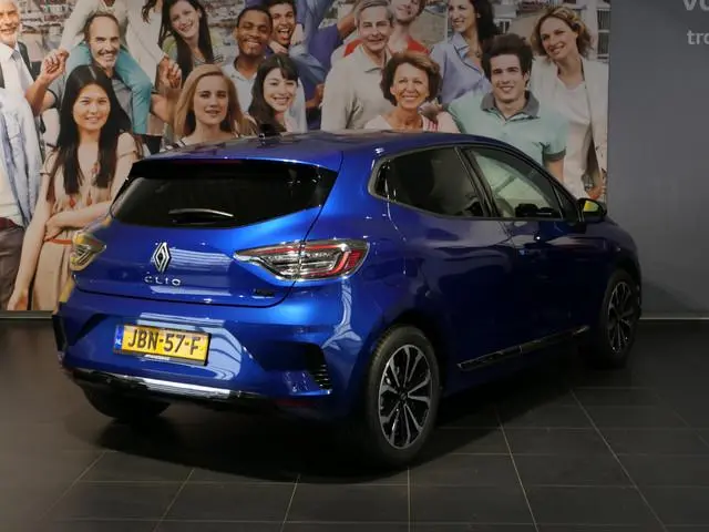 Renault Clio 1.6 E-Tech Full Hybrid 145 techno  - Occasion Lease vanaf €429 p/m - Camera - Apple car...