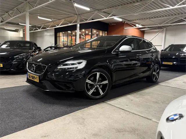 Volvo V40 2.0 T4 Business Sport l Pano l Leder l Trekhaak l Camera l Standkachel