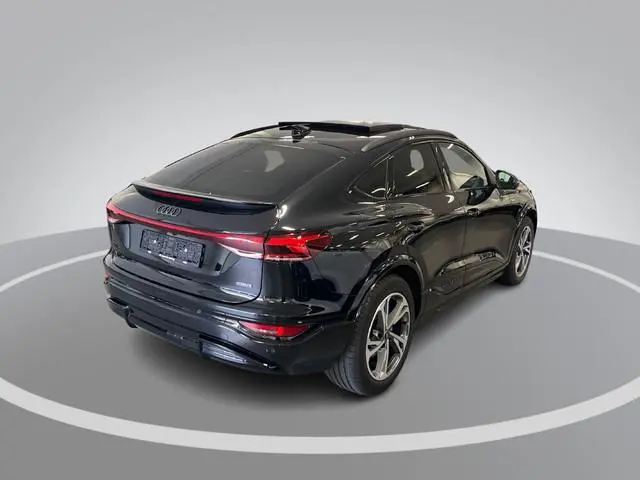 Audi Q6 e-tron S edition Quattro 100 kWh 387pk · SOH 97,1% · Panoramadak · 360 Camera · Wegklapbare...