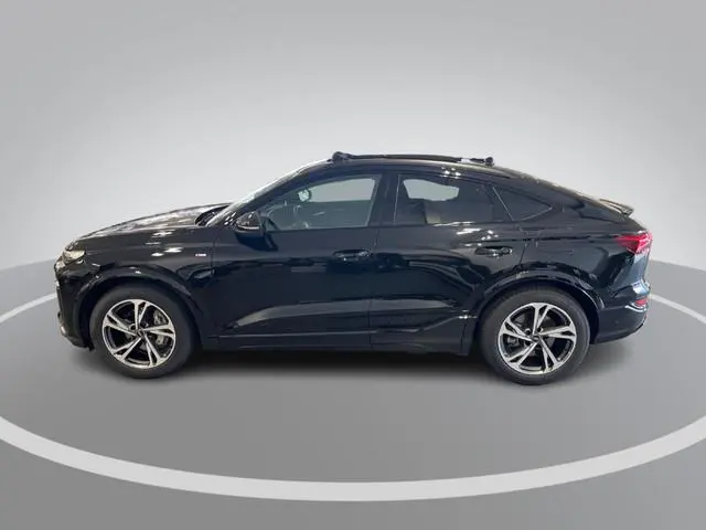 Audi Q6 e-tron S edition Quattro 100 kWh 387pk · SOH 97,1% · Panoramadak · 360 Camera · Wegklapbare...