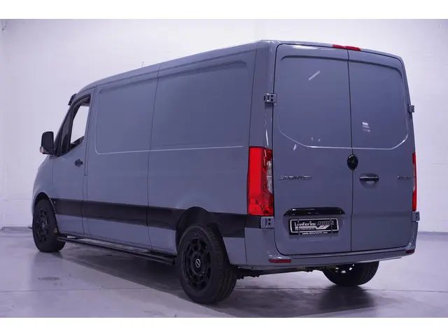 Mercedes-Benz Sprinter 215 CDI 150 pk Black&Grey Edition L2H1 Airco, 18" LMV, Bumpers in Kleur, Zonn...