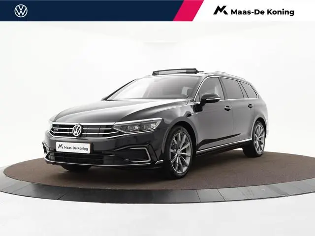 Volkswagen Passat Variant 1.4 TSI 218pk DSG PHEV GTE Business · SOH 90,1% · Panoramadak · Camera · H...