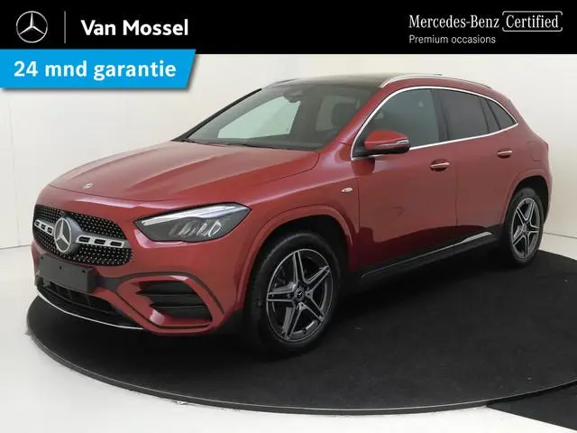 Mercedes-Benz GLA-klasse 250 e AMG Line / Panorama-dak / Stoelverwarming / Achteruitrijcamera /