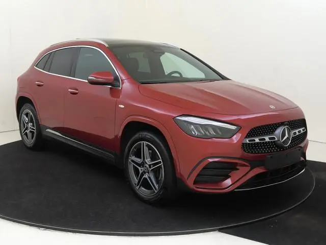 Mercedes-Benz GLA-klasse 250 e AMG Line / Panorama-dak / Stoelverwarming / Achteruitrijcamera /