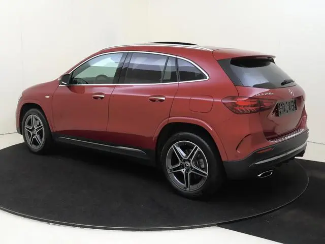 Mercedes-Benz GLA-klasse 250 e AMG Line / Panorama-dak / Stoelverwarming / Achteruitrijcamera /