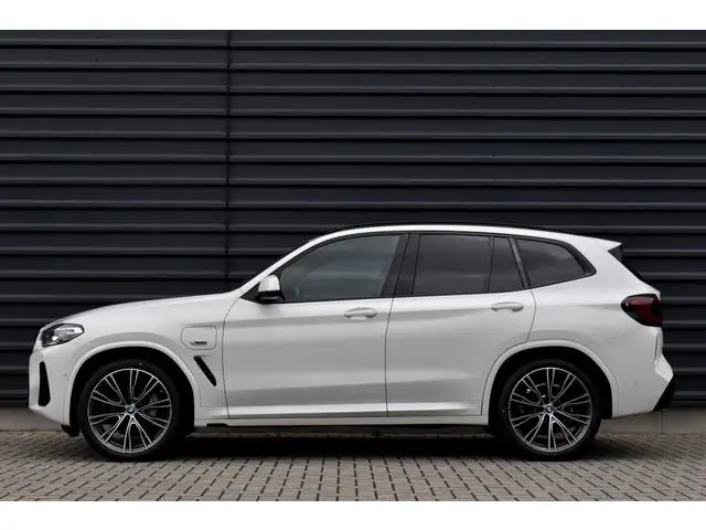 BMW X3 xDrive30e M Sport | Pano | 21'' Wielen | Camera | CarPlay | Head-Up | Stoelverwarming | Sfeer...