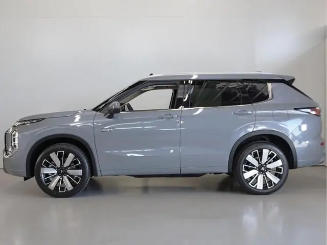 Mitsubishi Outlander 2.4 PHEV Intense+ | Actieprijs | Head up | 20 inch | Direct leverbaar | 8 jaar...