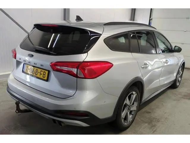 Ford Focus Wagon 1.5  Automaat 150PK Active X Business / Trekhaak / Leder / Standkachel / B&O Radio...