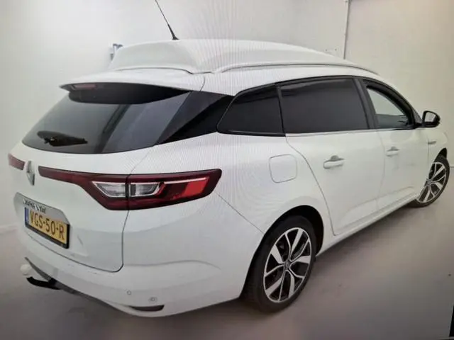 Renault Megane 1.3 TCE Bose benzine grijs kenteken / vaste prijs rijklaar € 10.950 ex btw / euro 6 /...