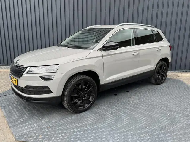 ŠKODA Karoq 1.5 TSI ACT Style Business | Trekhaak wegkl. | Camera | Canton | Groot Navi | Prijs Rijk...