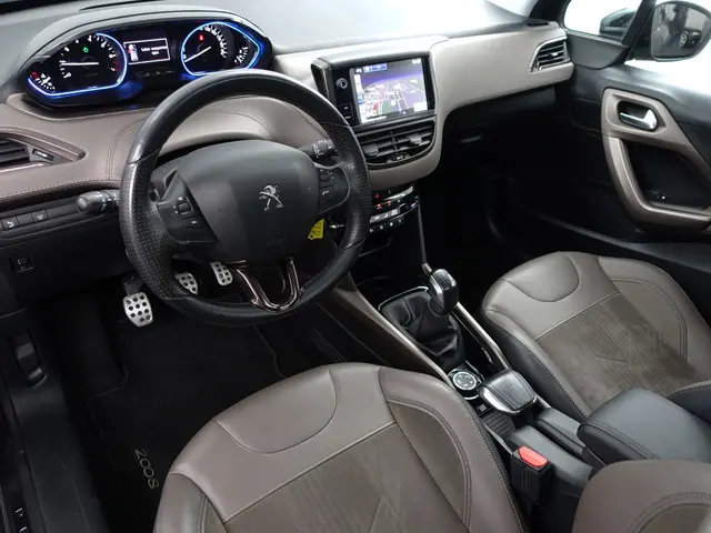 Peugeot 2008 1.2 PureTech Féline- Panoramadak, Xenon Led, Dynamic Select, Trekhaak, Privacy Glass