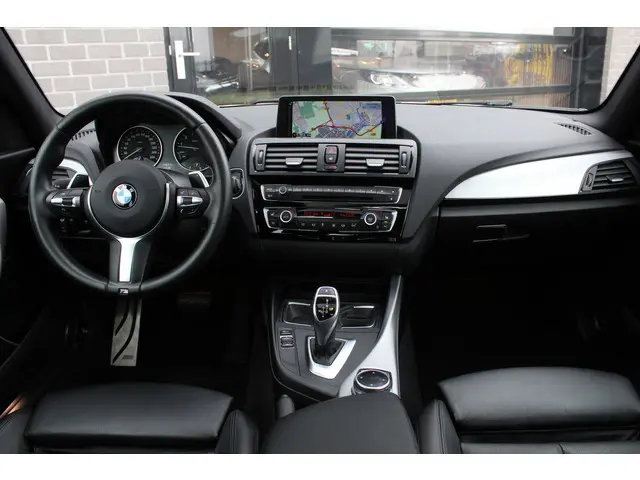 BMW 2-serie Coupé 220i High Executive / Schuifdak / Xenon / N.A.P.