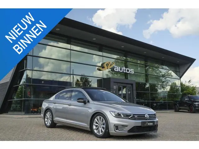 Volkswagen Passat 1.4 TSI GTE 218pk Highline Panoramadak Camera *SOH 95%* Carplay NLauto LED Adaptiv...