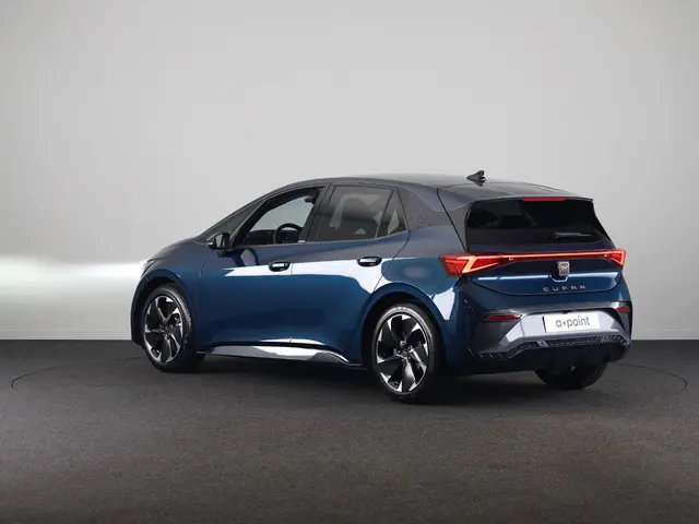 CUPRA Born Business Limited 63 kWh 231PK | 19 Inch | Speciale kleur | Achteruitrijcamera | Stoelverwarming | Adaptieve Cruise Control |