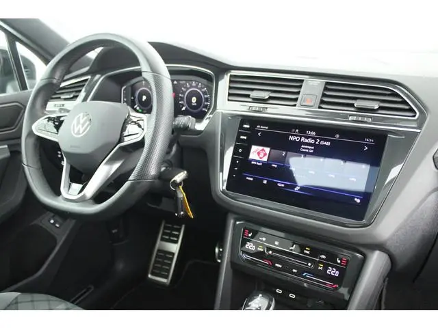 Volkswagen Tiguan 1.4 TSI 245pk eHybrid R-Line Business+ Black Style Panoramadak Trekhaak Stoelverwa...