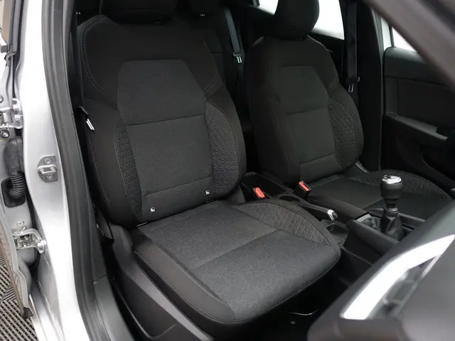 Renault Clio 1.0 TCe 90 Equilibre- Carplay, Android Auto, Xenon Led, Lane Assist, Navigatie, Comfort...