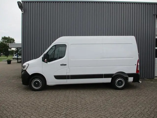 Renault Master 2.3 dCi 135 PK L2 H2 Airco Trekhaak Camera