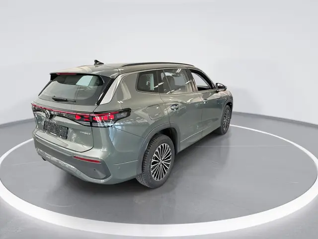 Volkswagen Tayron 1.5 204pk DSG eHybrid Life Edition · Camera · Wegklapbare Trekhaak · Stoel-& Stuur...