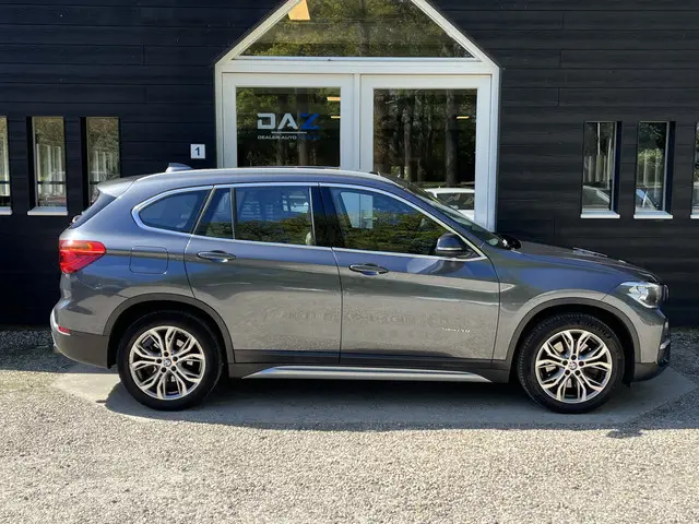 BMW X1 sDrive20i Aut/Ecc/Leer/Navi/Pano