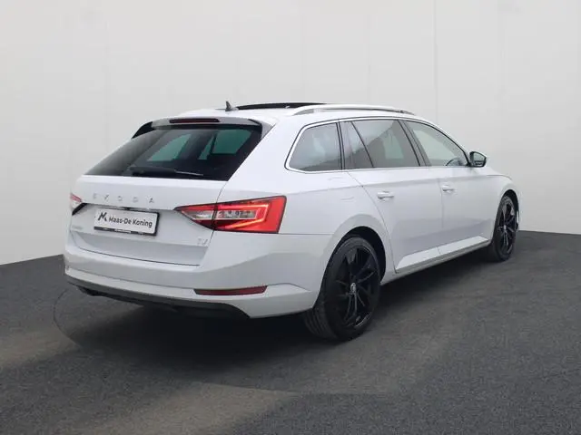 Skoda Superb Combi 1.4TSIiV 160kW/218PK Business Edition DSG · Panoramadak · Trekhaak · Apple/Androi...