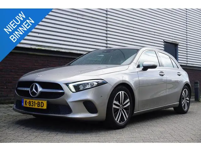 Mercedes-Benz A-klasse 180 Luxury/Sportstoelen/leer/Sfeerverlichting/ Widescreen/Carplay.