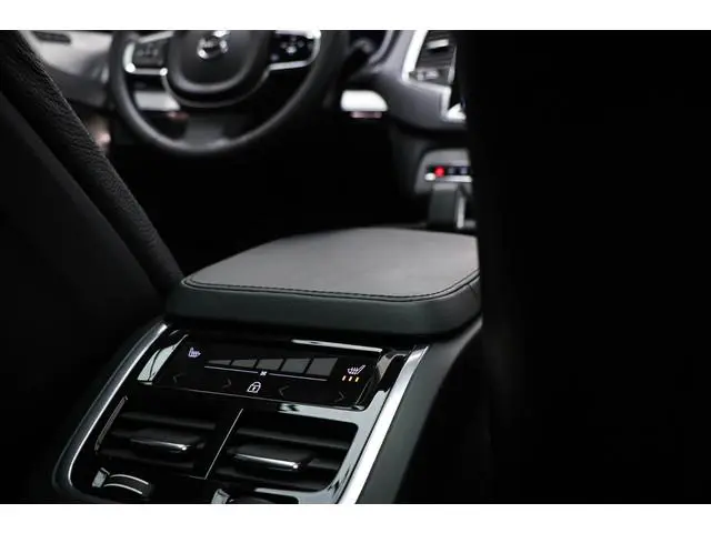 Volvo XC90 2.0 T8 Recharge AWD Ultimate Dark | LUCHTVERING | PANORAMADAK | ACHTERBANKVERWARMING | BO...