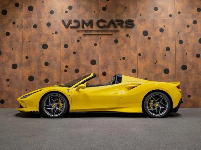 Ferrari F8 Spider 3.9 V8 HELE | Lift | Carbon | Racing Seats | Camera |