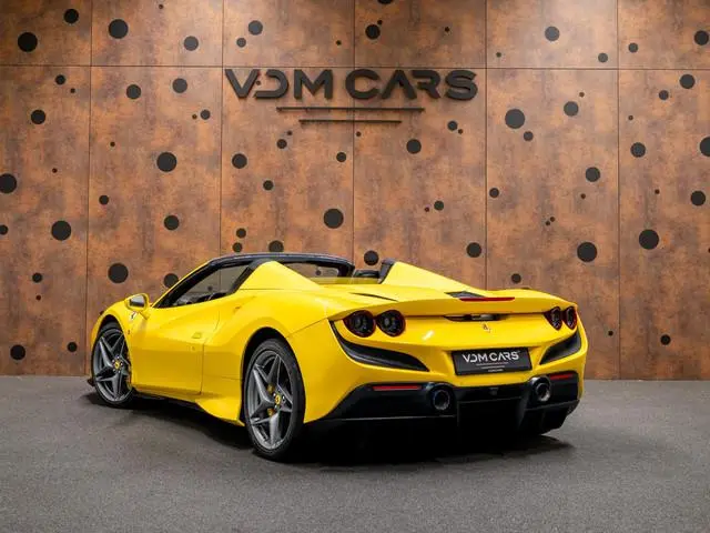 Ferrari F8 Spider 3.9 V8 HELE | Lift | Carbon | Racing Seats | Camera |