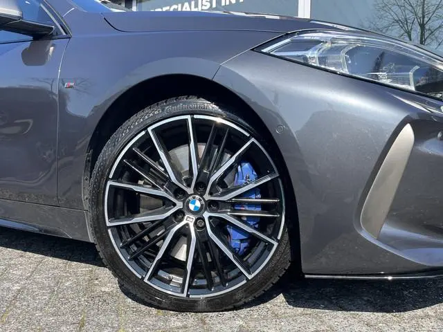 BMW 1-serie M135i xDrive High Executive M Sport 306pk Automaat | Panodak | Elektr. achterklep | Park...