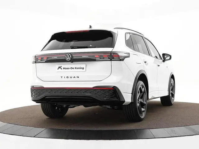 Volkswagen Tiguan R-Line 1.5 eHybrid 204 PK 6 versn. DSG · Voorstoelen verwarmbaar · Sfeerverlichtin...