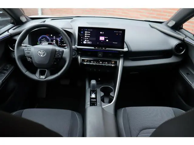 Toyota C-HR 220 Plug-In Executive, Next Gen Pack JBL, Navi, Pano dak, Stoel en stuurverwarming.