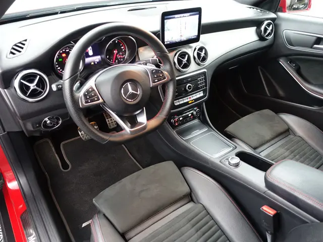 Mercedes-Benz GLA-klasse 180 AMG Night Edition Aut- Keyless, Camera, Sfeerverlichting, Sport Interie...