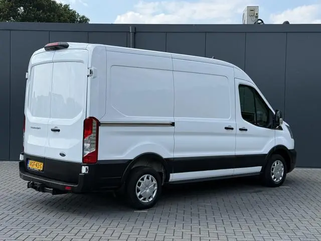 Ford Transit 2.0 TDCI TREND / L2H2 / 1e EIG. / INRICHTING / TREKHAAK / 3-ZITS / CRUISE / NAVI / CAME...