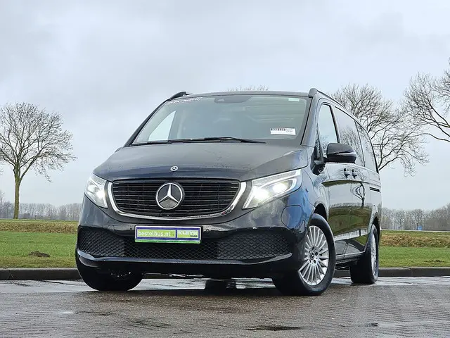MERCEDES-BENZ EQV 300 pano 8 personen