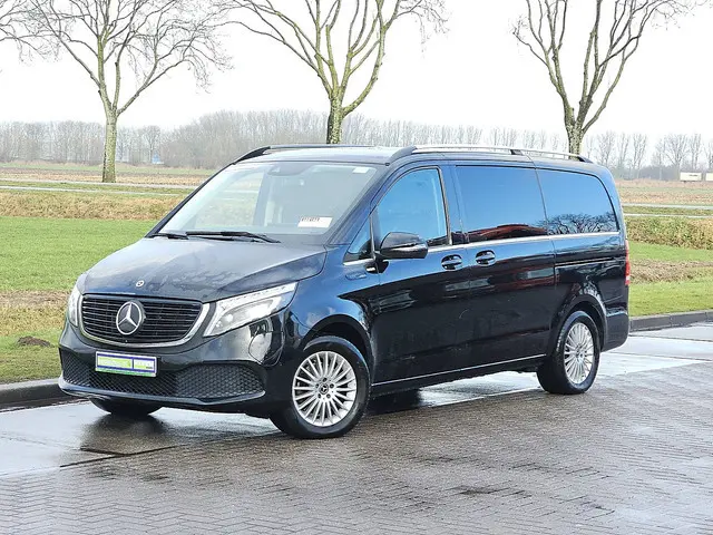 MERCEDES-BENZ EQV 300 pano 8 personen