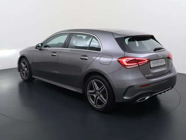 Mercedes-Benz A-Klasse 250e AMG // Camera // Keyless Entry // Sfeerverlichting // Wide Screen // Cru...