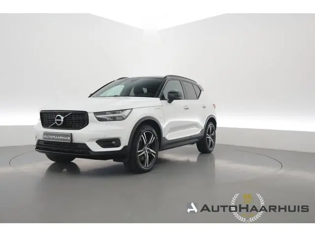 Volvo XC40 1.5 T5 Recharge R-Design | RIJKLAAR !! | Adapt. Cruise | Trekhaak | Leder | Camera | Stoe...