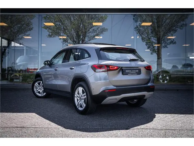 Mercedes-Benz GLA-klasse 250 e Style ** Panodak ** Trekhaak ** LED **