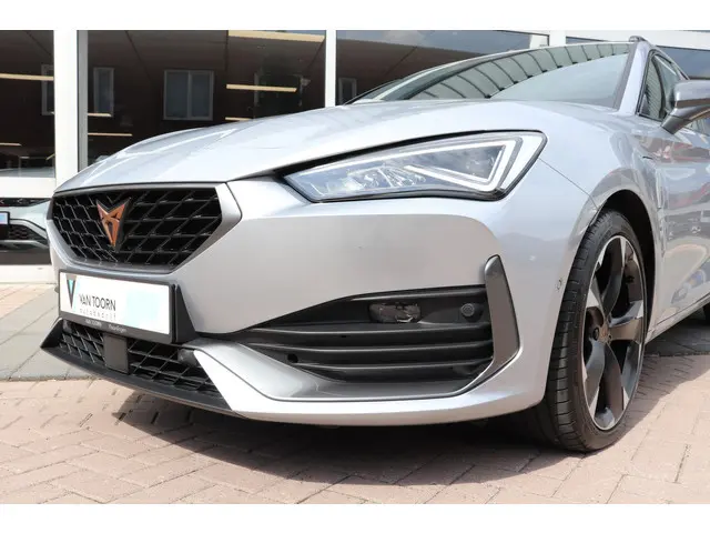 CUPRA Leon Sportstourer 1.5 eTSI Business Edition Panorama dak, sfeer verlichting, navigatie.