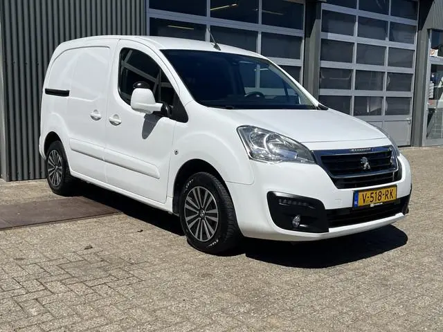 Peugeot Partner 120 1.6 BlueHDi Airco Cruise controle Trekhaak 1250kg trekgewicht 3-Peroons Parkeerh...
