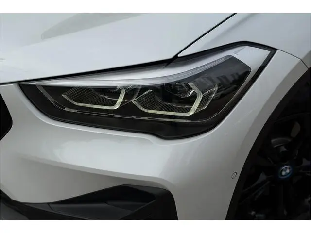 BMW X1 xDrive25e | Panodak | Sportleder | Head-Up | Trekhaak | Camera | Full Option!