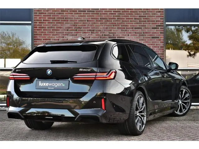 BMW 5-serie Touring 530e xDrive M-Sport Pro Pano Trekh 360 HUD H/K 20inch
