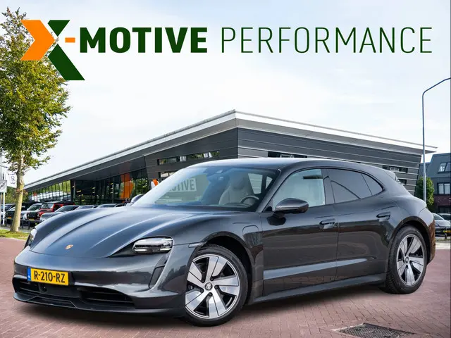Porsche Taycan 93 kWh | Innodrive | Achterasbesturing | Bose Surround Premium Sound | Adap Luchtveri...